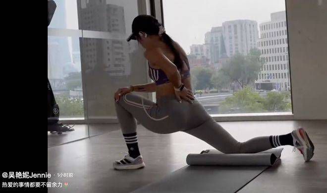 叶天晓听到这话，心里激动至于正想感谢，便见万破军此时转过身，对身旁的士兵吩咐道：把这个人全家的信息都找出来，无论你们用什么办法，一年之内，我要他们家彻底绝后。